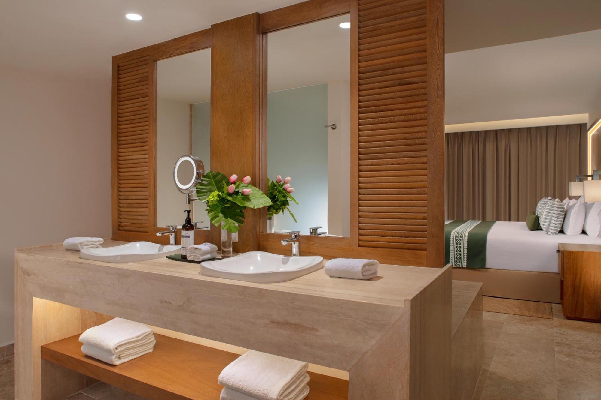 Master King Suite Swim-Out Ocean Front View