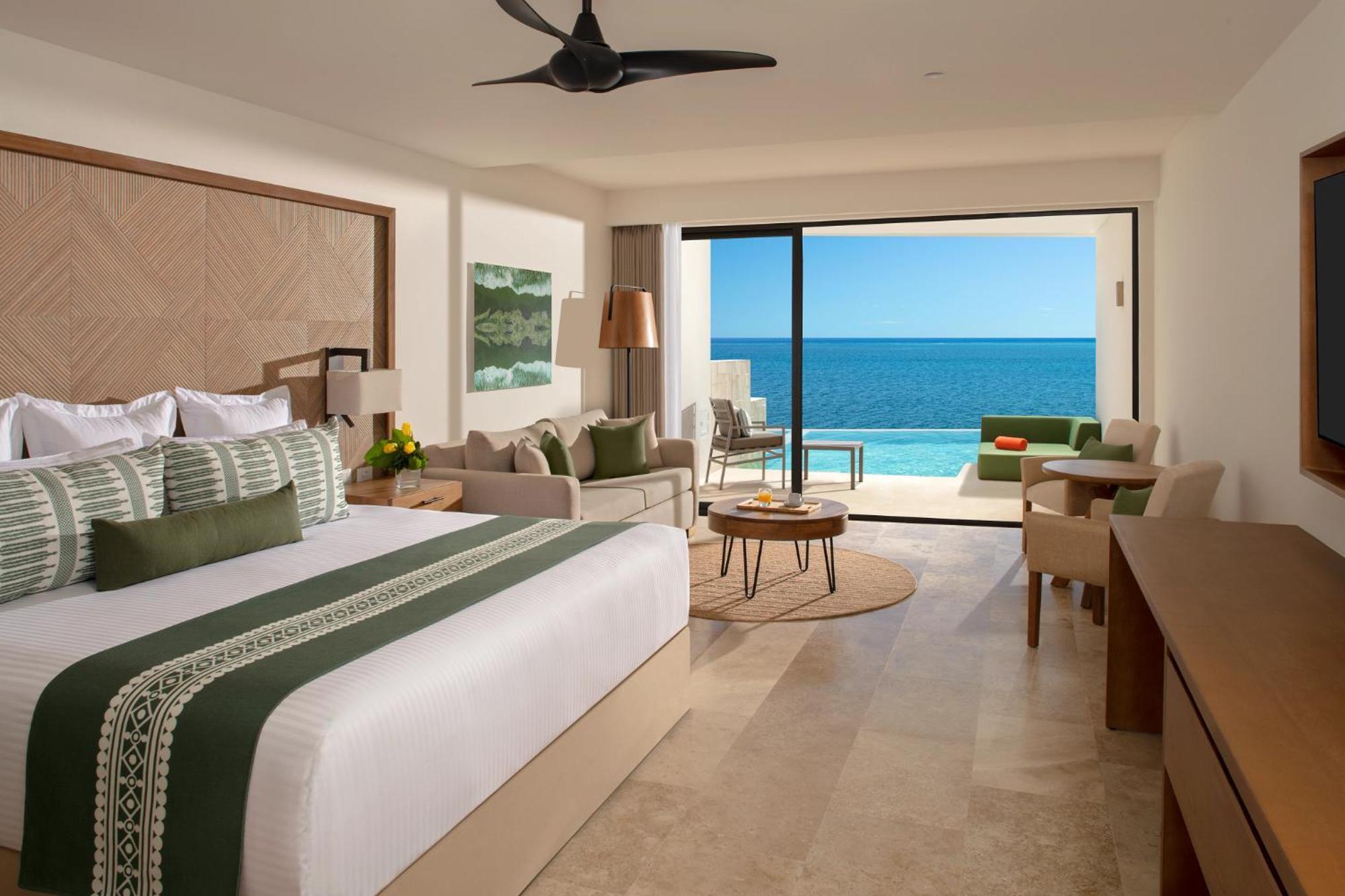 King Junior Suite Swim-Out Ocean Front View