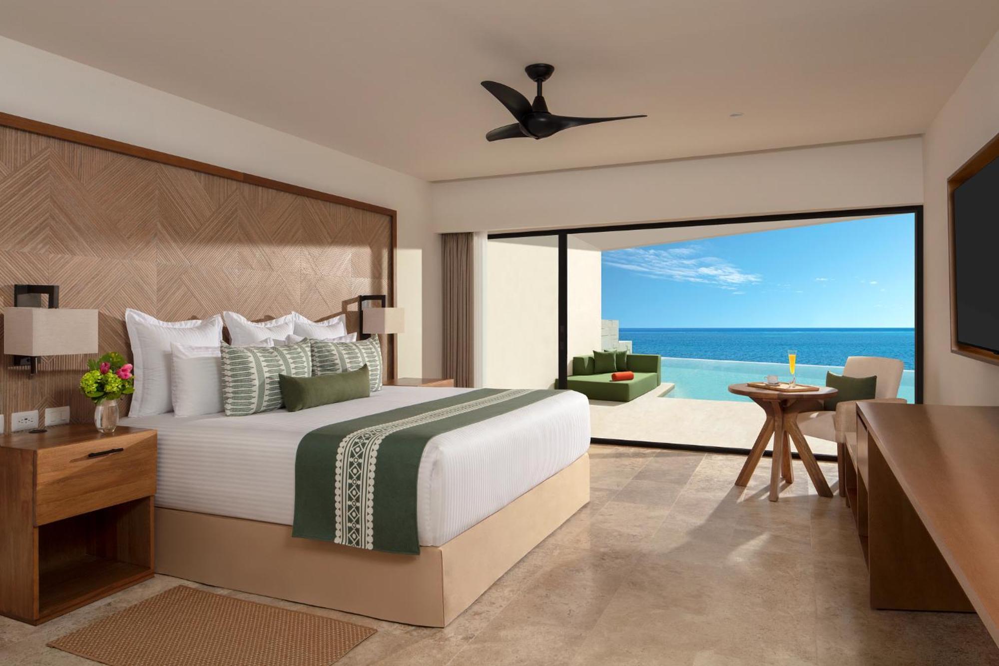Master King Suite Swim-Out Ocean Front View